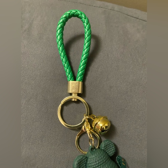 🔥Free With purchase For Posh Show 🔥🔥🔥Resin Teddy Stylish Keychain - Picture 3 of 5